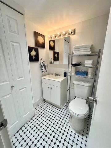 266 Oakridge P 266, Deerfield Beach, FL 33442