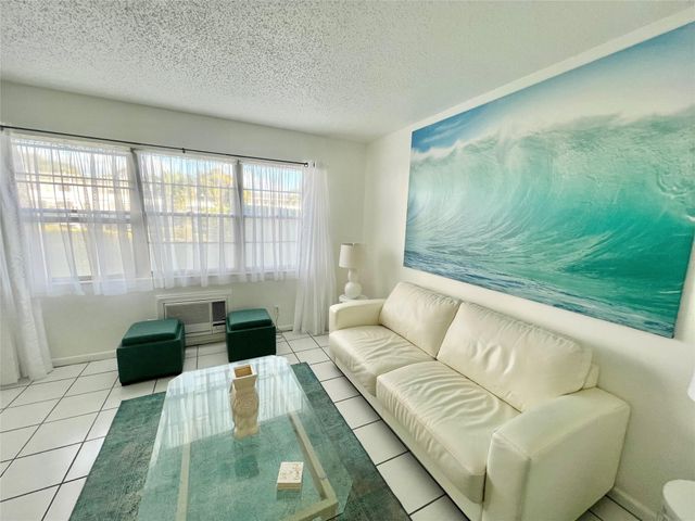 266 Oakridge P 266, Deerfield Beach, FL 33442