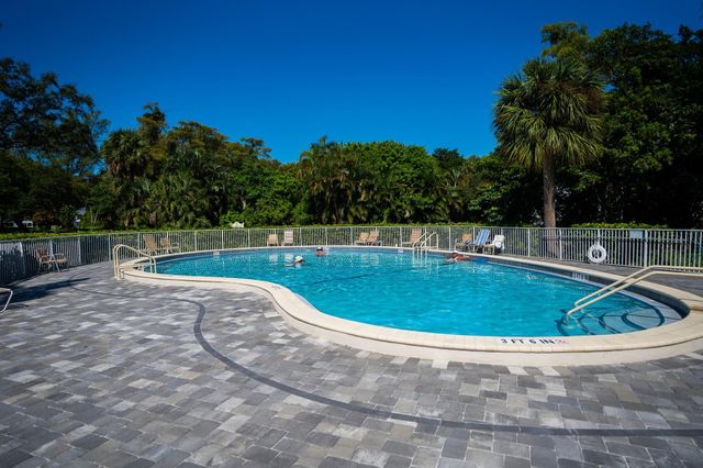 266 Oakridge P 266, Deerfield Beach, FL 33442