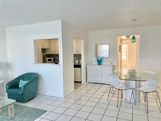 266 Oakridge P 266, Deerfield Beach, FL 33442