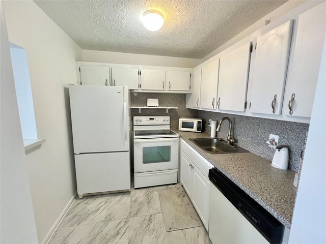 266 Oakridge P 266, Deerfield Beach, FL 33442