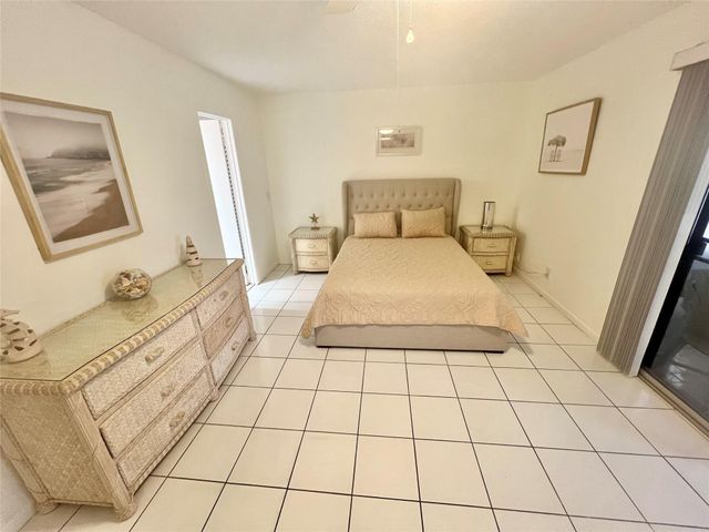 266 Oakridge P 266, Deerfield Beach, FL 33442