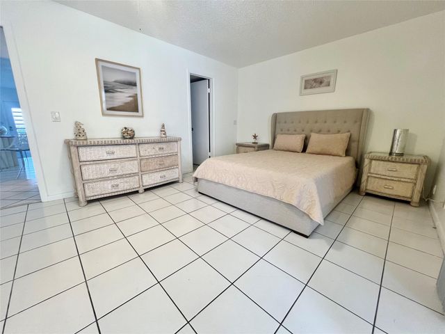 266 Oakridge P 266, Deerfield Beach, FL 33442