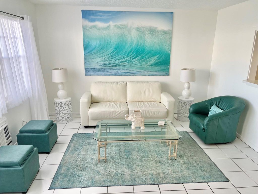 266 Oakridge P 266, Deerfield Beach, FL 33442