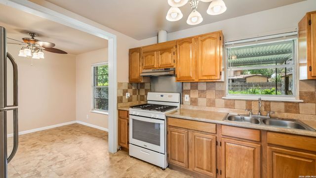 218 E Villaret, San Antonio, TX 78221