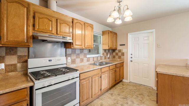 218 E Villaret, San Antonio, TX 78221
