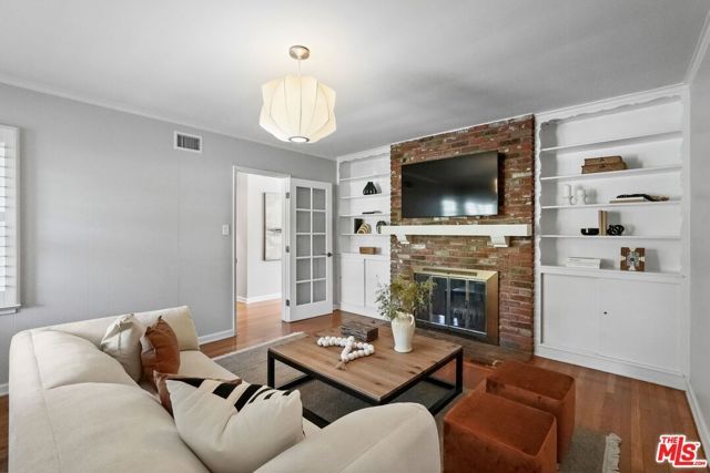 5812 S Garth Avenue, Los Angeles, CA 90056
