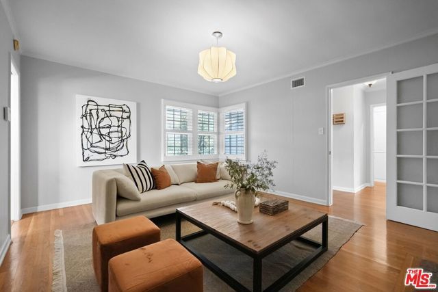 5812 S Garth Avenue, Los Angeles, CA 90056