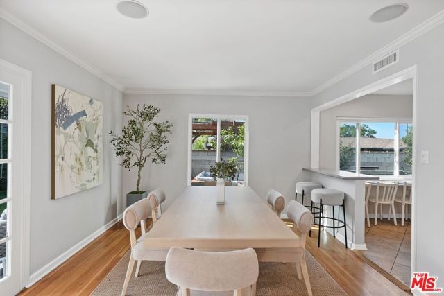 5812 S Garth Avenue, Los Angeles, CA 90056