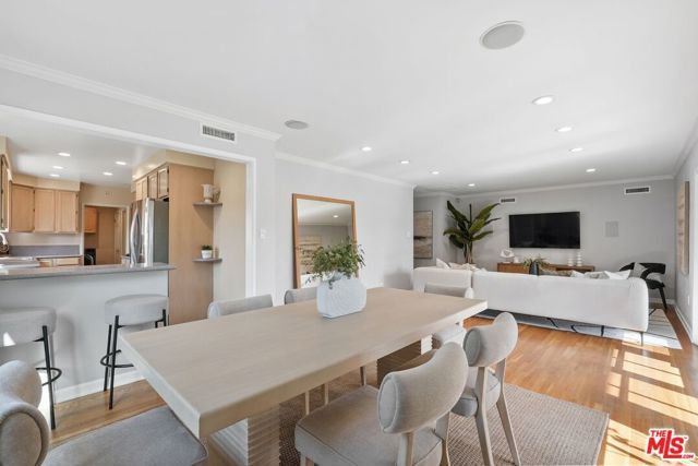 5812 S Garth Avenue, Los Angeles, CA 90056