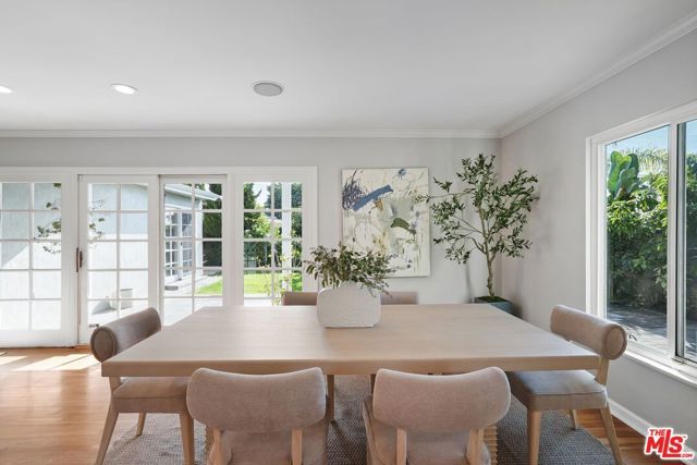 5812 S Garth Avenue, Los Angeles, CA 90056