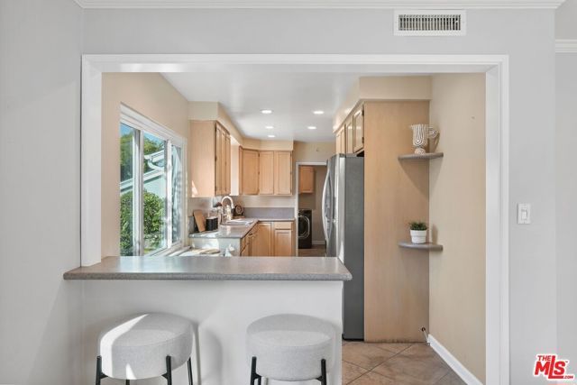 5812 S Garth Avenue, Los Angeles, CA 90056