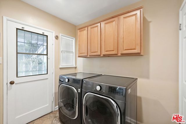 5812 S Garth Avenue, Los Angeles, CA 90056