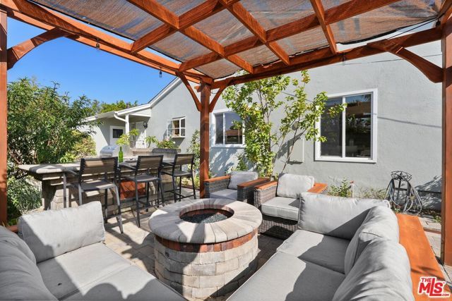 5812 S Garth Avenue, Los Angeles, CA 90056