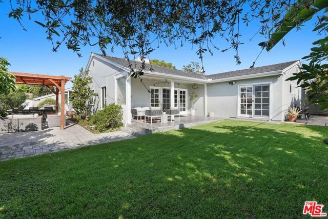 5812 S Garth Avenue, Los Angeles, CA 90056