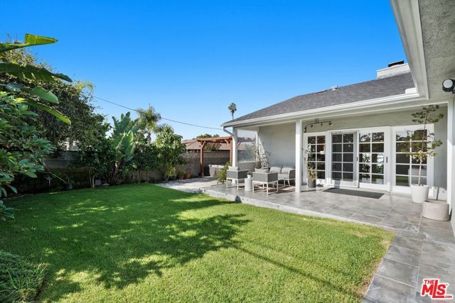 5812 S Garth Avenue, Los Angeles, CA 90056