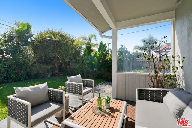 5812 S Garth Avenue, Los Angeles, CA 90056