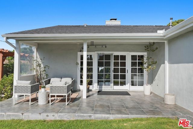5812 S Garth Avenue, Los Angeles, CA 90056