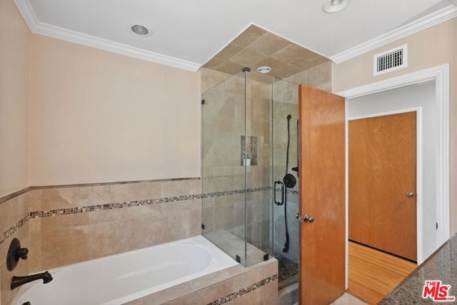 5812 S Garth Avenue, Los Angeles, CA 90056