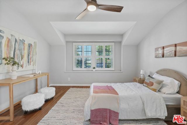 5812 S Garth Avenue, Los Angeles, CA 90056