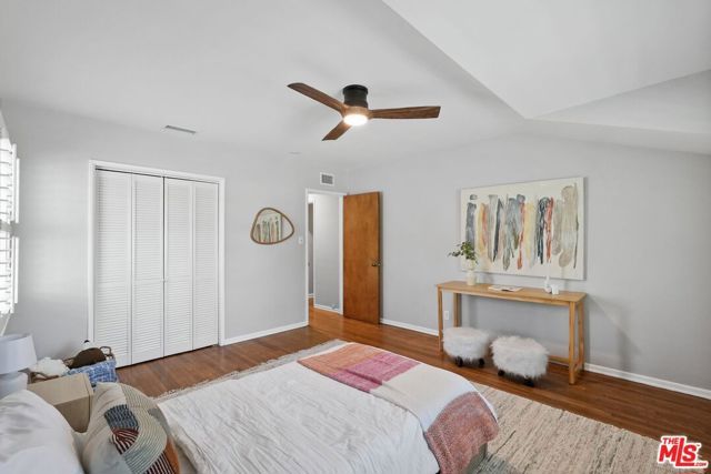 5812 S Garth Avenue, Los Angeles, CA 90056