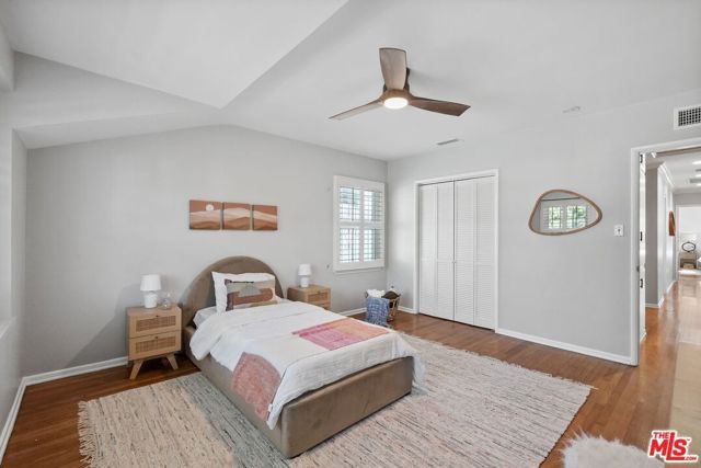 5812 S Garth Avenue, Los Angeles, CA 90056