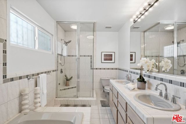 5812 S Garth Avenue, Los Angeles, CA 90056