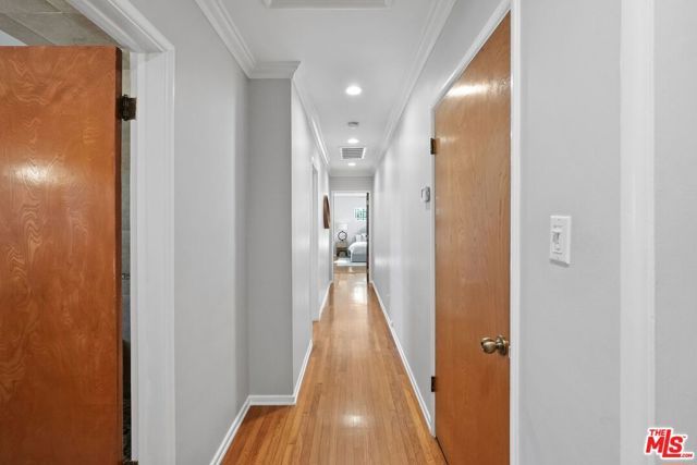5812 S Garth Avenue, Los Angeles, CA 90056