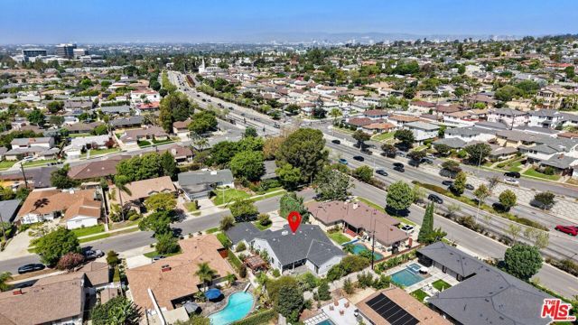 5812 S Garth Avenue, Los Angeles, CA 90056