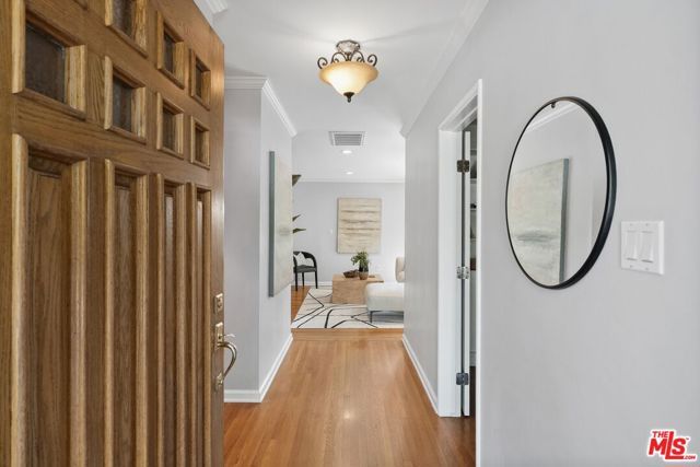 5812 S Garth Avenue, Los Angeles, CA 90056