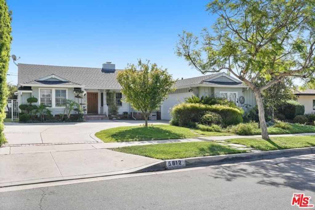 5812 S Garth Avenue, Los Angeles, CA 90056