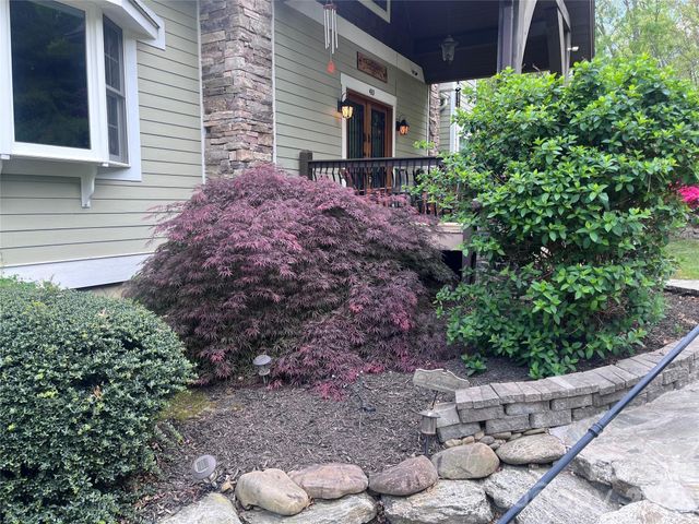 410 Lamp Post Drive, Zirconia, NC 28790