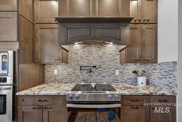 8150 S Locust Grove Rd, Meridian, ID 83642