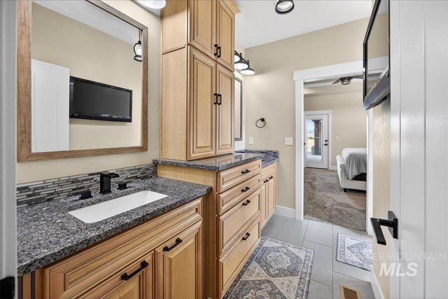 8150 S Locust Grove Rd, Meridian, ID 83642