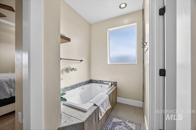 8150 S Locust Grove Rd, Meridian, ID 83642