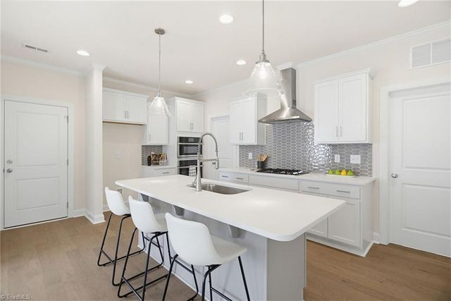 1640 Cross Village Avenue, Kernersville, NC 27284