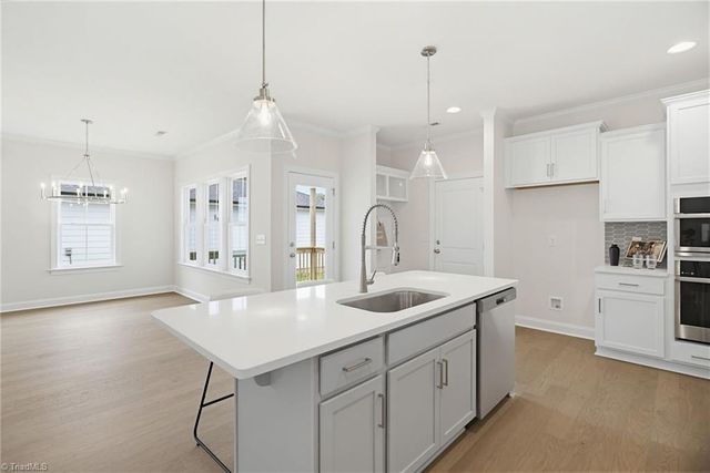 1640 Cross Village Avenue, Kernersville, NC 27284