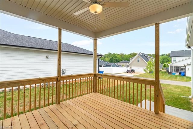 1640 Cross Village Avenue, Kernersville, NC 27284