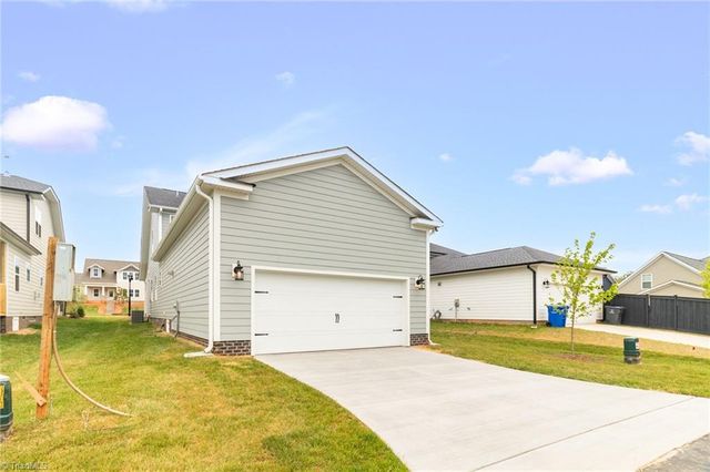 1640 Cross Village Avenue, Kernersville, NC 27284