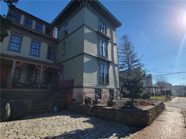 92 Pelham Street 1, Newport, RI 02840