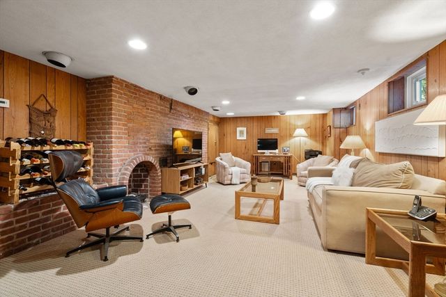 24 Fenno Rd, Newton, MA 02459