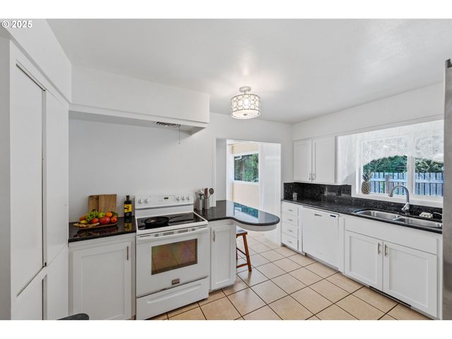 1300 INGERSOLL St, Coos Bay, OR 97420
