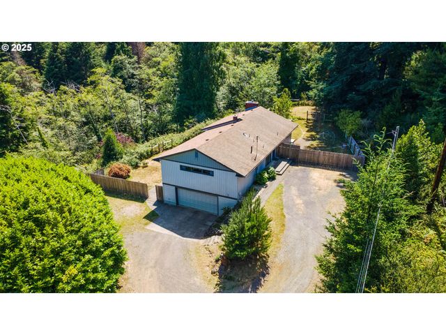 1300 INGERSOLL St, Coos Bay, OR 97420