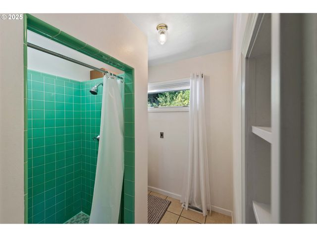 1300 INGERSOLL St, Coos Bay, OR 97420