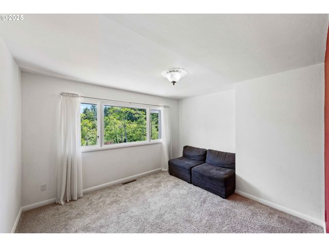 1300 INGERSOLL St, Coos Bay, OR 97420