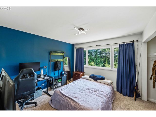 1300 INGERSOLL St, Coos Bay, OR 97420