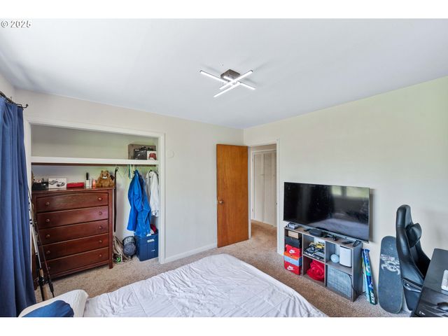 1300 INGERSOLL St, Coos Bay, OR 97420