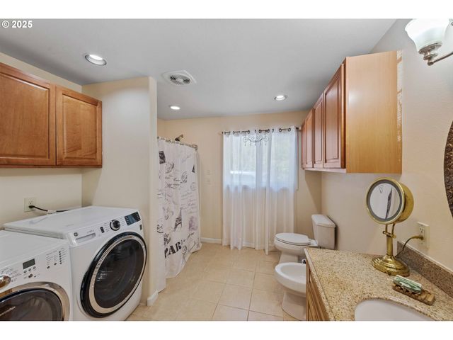 1300 INGERSOLL St, Coos Bay, OR 97420
