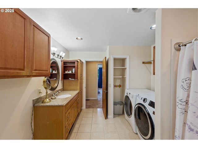 1300 INGERSOLL St, Coos Bay, OR 97420