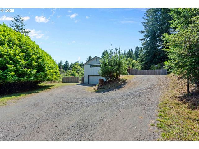 1300 INGERSOLL St, Coos Bay, OR 97420
